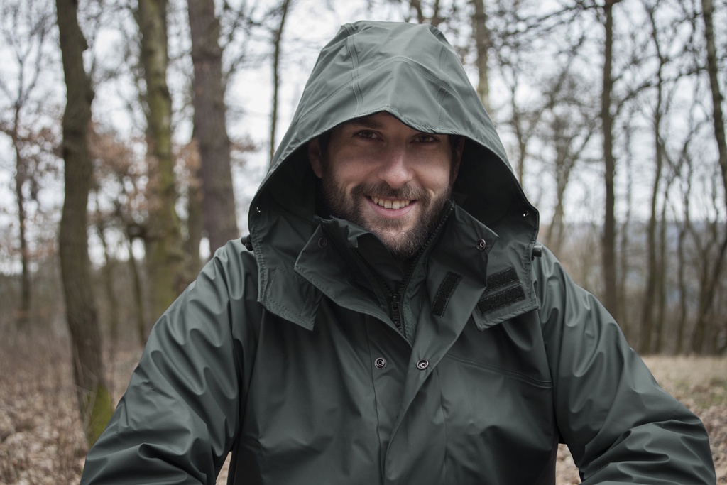 SealFlex Parka. Superior wet weather protection. Outdoor clothes suitable  for activities such as construction, farming, hunting, fishing, hiking or  camping. Water repellent rain gear.